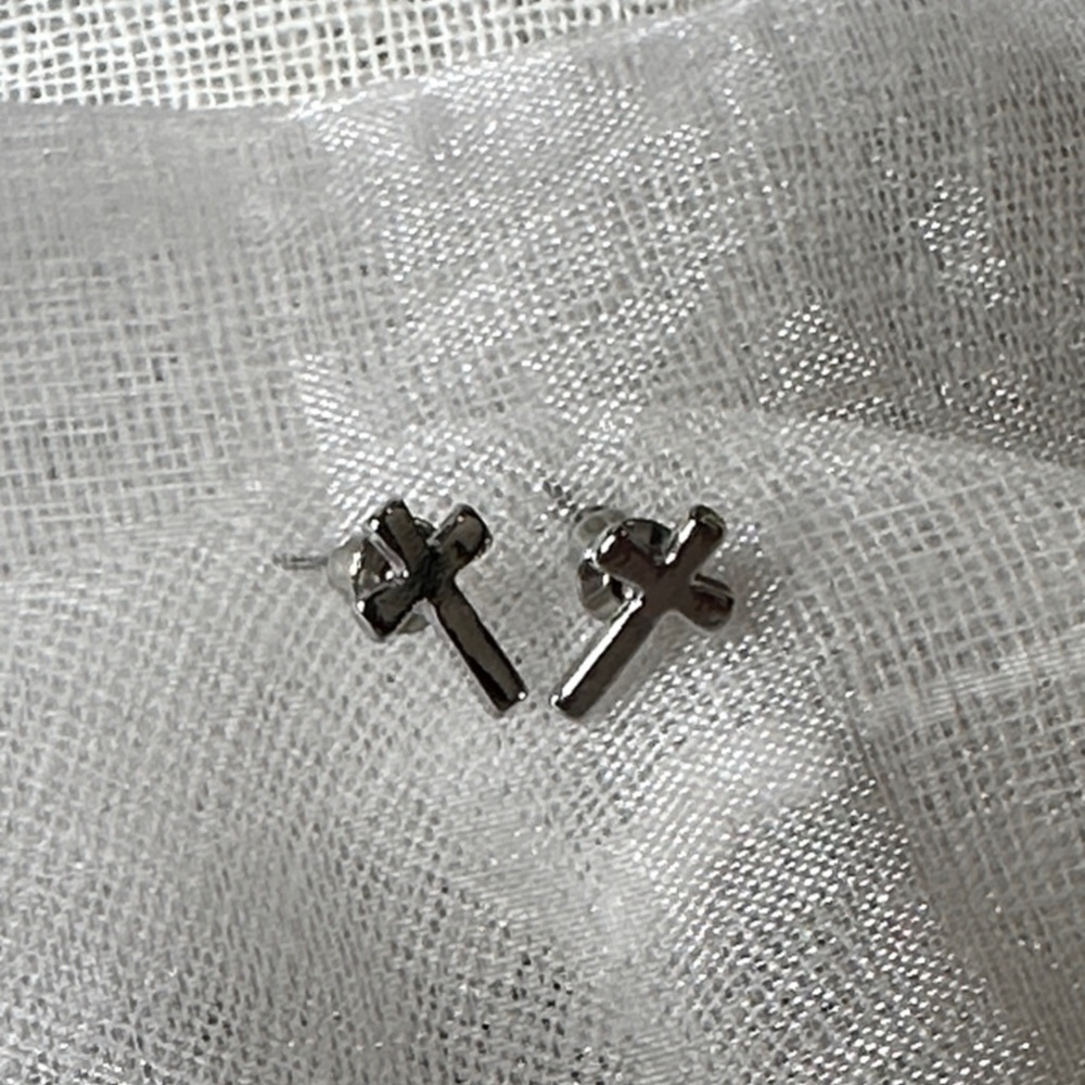 Cross Stud Earrings Silver Tone 1/2" Cross NWOT Gifts Faith Jesus Feminine
